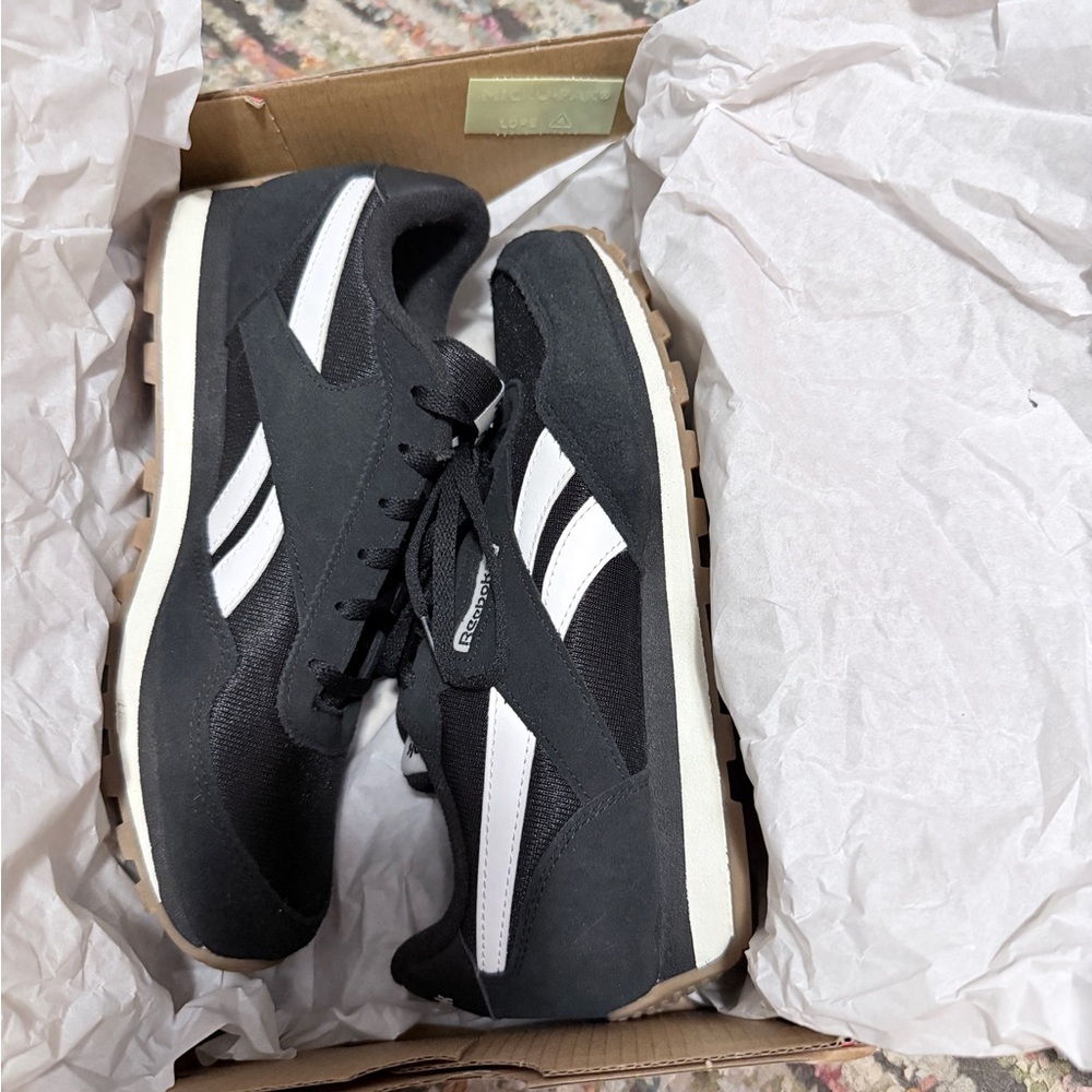 Reebok Classic AZ Running Black/White/Chalk sneakers Women’s size 8